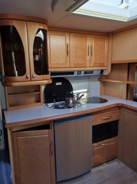                         Sprzedam Hobby Exclusive 560 - zdjęcie 3
                        