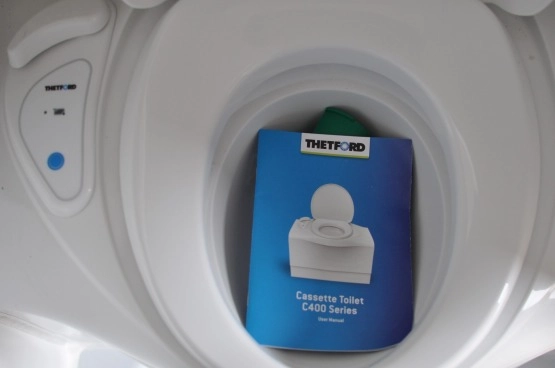                         Nowa 2020 Przyczepa Kempingowa NIEWIADÓW 4 osobowa Toaleta Prysznic Kuchnia DMC 1000 kg - zdjęcie 16
                        