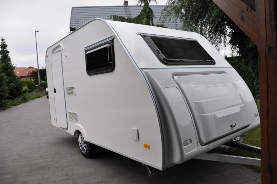                         Nowa 2020 Przyczepa Kempingowa NIEWIADÓW 4 osobowa Toaleta Prysznic Kuchnia DMC 1000 kg - zdjęcie 3
                        