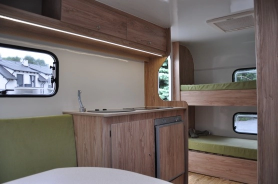                         Nowa 2020 Przyczepa Kempingowa NIEWIADÓW 4 osobowa Toaleta Prysznic Kuchnia DMC 1000 kg - zdjęcie 9
                        