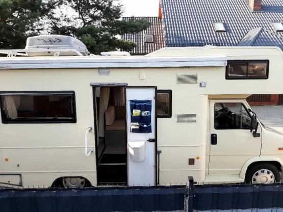                         Kamper Peugeot J5. Zadbany, dofinansowany. - zdjęcie 2
                        