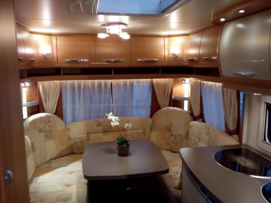                         Do wynajęcia Wynajmę wypożyczę LUXSUSOWĄ Przyczepę kampingową z klimatyzacją - zdjęcie 2
                        