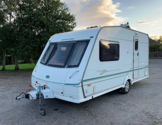                         Bessacarr Cameo | Przyczepa kempingowa | kemping + Przedsionek + Mover - zdjęcie 1
                        