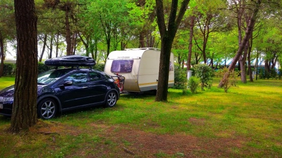                         Do wynajęcia lekka przyczepa kempingowa: 4-5 osobowa Sterckeman 900dmc - zdjęcie 1
                        