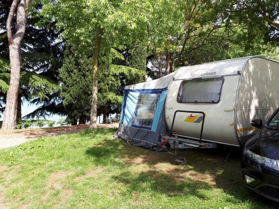                         Do wynajęcia lekka przyczepa kempingowa: 4-5 osobowa Sterckeman 900dmc - zdjęcie 5
                        