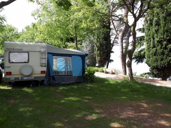                         Do wynajęcia lekka przyczepa kempingowa: 4-5 osobowa Sterckeman 900dmc - zdjęcie 6
                        