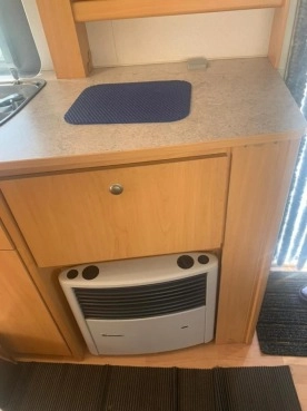                         Knaus Sport 420, 2003 r. - zdjęcie 2
                        