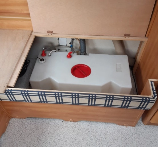                         Przyczepa Knaus Azur 550 - zdjęcie 10
                        