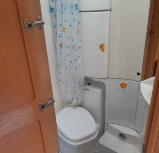                         Przyczepa Knaus Azur 550 - zdjęcie 6
                        