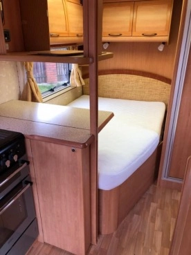                         Swift Ace Awart Northstar 2006 r., DMC 1436 kg, 5-osobowa - zdjęcie 6
                        