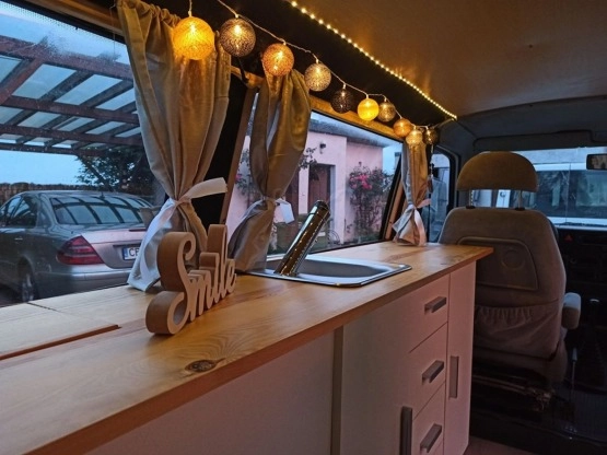                         Volkswagen Transporter 2000 rok - zdjęcie 6
                        