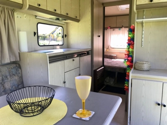                         Przyczepa Kempingowa Burstner Scala 95r, jasny środek, przedsionek - zdjęcie 5
                        