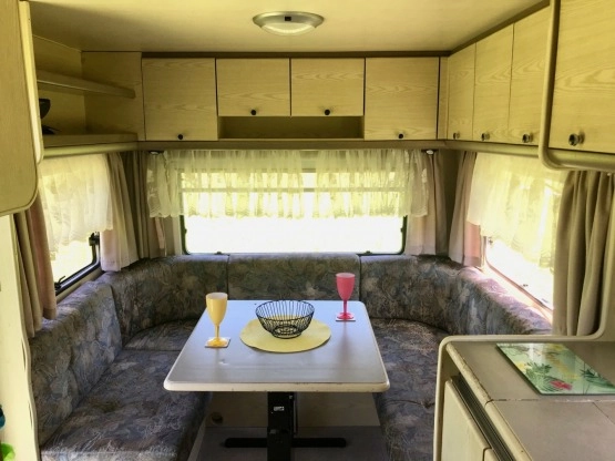                         Przyczepa Kempingowa Burstner Scala 95r, jasny środek, przedsionek - zdjęcie 6
                        