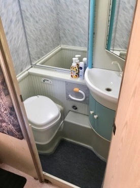                         Przyczepa Kempingowa Burstner Scala 95r, jasny środek, przedsionek - zdjęcie 9
                        