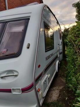                         Przyczepa kempingowa 2/3 osobowa Elddis Hurricane GTX z 2000 roku - zdjęcie 6
                        