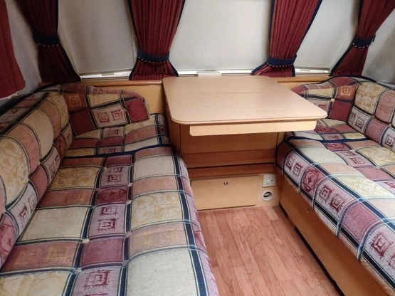                         Przyczepa kempingowa 2/3 osobowa Elddis Hurricane GTX z 2000 roku - zdjęcie 8
                        