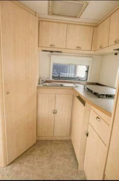                         Burstner Scala z 1999 r. - zdjęcie 14
                        