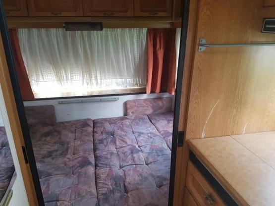                         Przyczepa kempingowa Burstner Lux - zdjęcie 11
                        