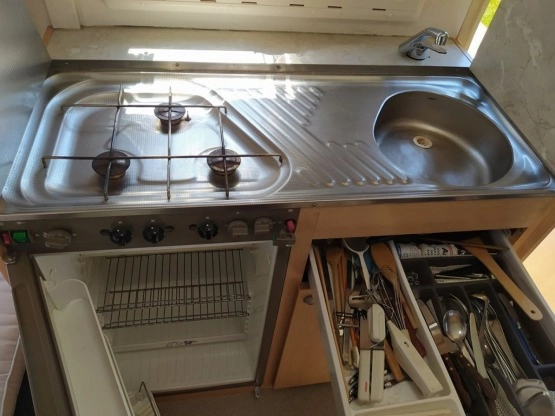                         Przyczepa kempingowa Chateau Calista 390, rok 1998, 4-5 osobowa - zdjęcie 2
                        