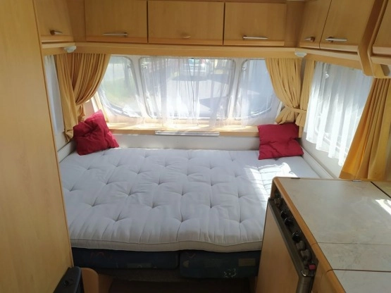                         Przyczepa kempingowa Chateau Calista 390, rok 1998, 4-5 osobowa - zdjęcie 5
                        