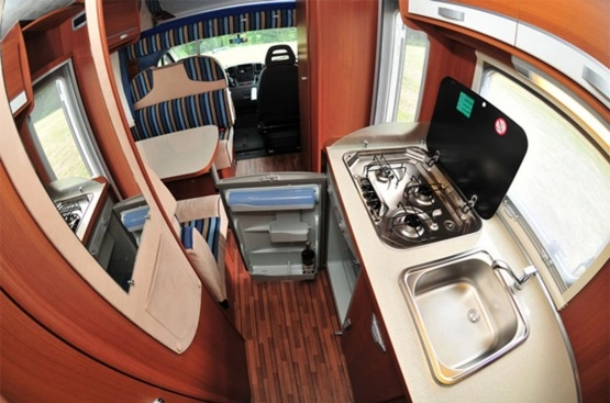                         Kamper 6 osobowy Fiat Dukato Elnagh Baron 46 - zdjęcie 2
                        