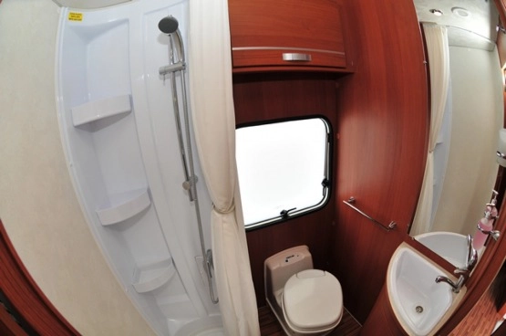                         Kamper 6 osobowy Fiat Dukato Elnagh Baron 46 - zdjęcie 8
                        