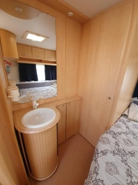                         Przyczepa kempingowa Chateau Calista 450 z 2001 r. - zdjęcie 2
                        