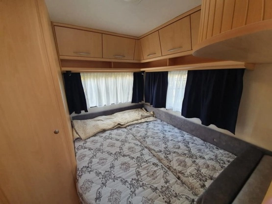                         Przyczepa kempingowa Chateau Calista 450 z 2001 r. - zdjęcie 8
                        