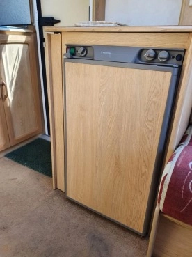                         Malutka przyczepa Compass Corona 362 idealna dla pary lub dla wędkarza! - zdjęcie 3
                        