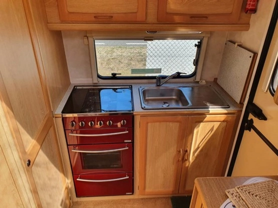                         Malutka przyczepa Compass Corona 362 idealna dla pary lub dla wędkarza! - zdjęcie 5
                        