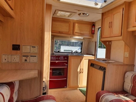                         Malutka przyczepa Compass Corona 362 idealna dla pary lub dla wędkarza! - zdjęcie 6
                        