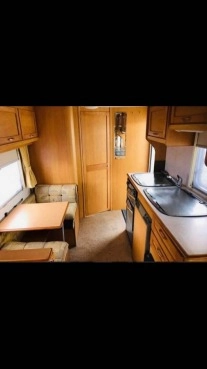                         Przyczepa kempingowa COMPASS CORONA + Motomover + Przedsionek - zdjęcie 9
                        