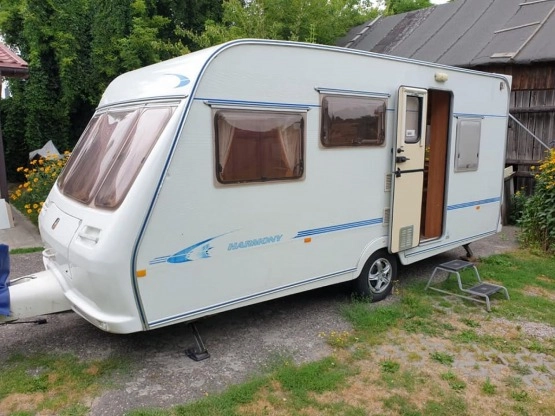                         Przyczepa kempingowa 4/5cio osobowa + przedsionek. Bez przykrych zapachów, miękkich ścian i podłogi - zdjęcie 10
                        