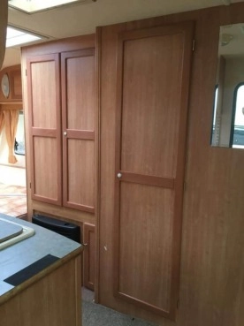                         Przyczepa kempingowa 4/5cio osobowa + przedsionek. Bez przykrych zapachów, miękkich ścian i podłogi - zdjęcie 4
                        