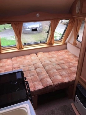                         Przyczepa kempingowa 4/5cio osobowa + przedsionek. Bez przykrych zapachów, miękkich ścian i podłogi - zdjęcie 5
                        