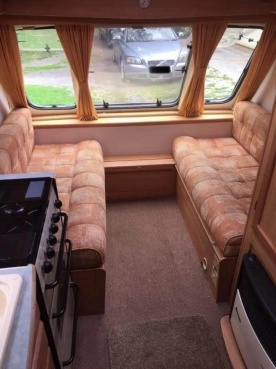                         Przyczepa kempingowa 4/5cio osobowa + przedsionek. Bez przykrych zapachów, miękkich ścian i podłogi - zdjęcie 6
                        