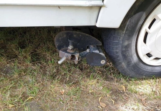                         Przyczepa kempingowa 4/5 osobowa + mover - zdjęcie 3
                        