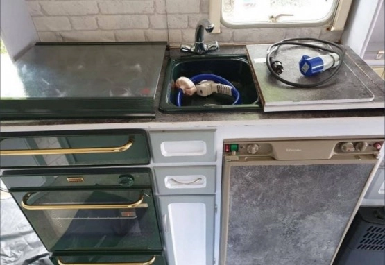                         Przyczepa kempingowa 4/5 osobowa + mover - zdjęcie 9
                        