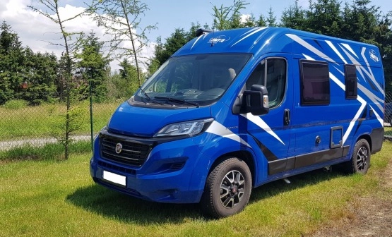                         Nowy Kamper wynajem wolne terminy - zdjęcie 1
                        