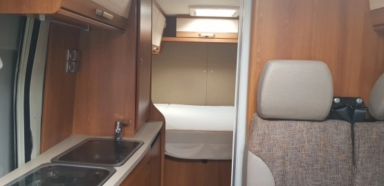                         Nowy Kamper wynajem wolne terminy - zdjęcie 3
                        