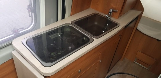                         Nowy Kamper wynajem wolne terminy - zdjęcie 4
                        