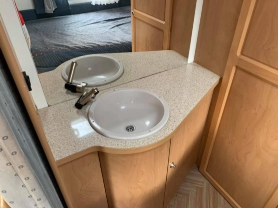                         Burstner Amara 450TS LUXUS - zdjęcie 12
                        