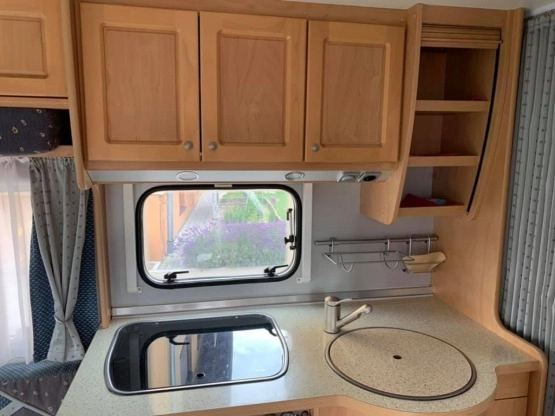                         Burstner Amara 450TS LUXUS - zdjęcie 4
                        