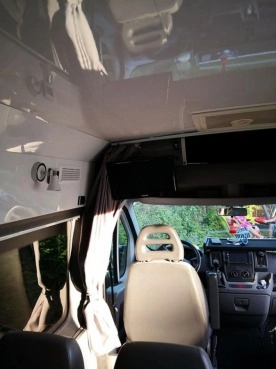                         Campervan 2007 rok - zdjęcie 8
                        