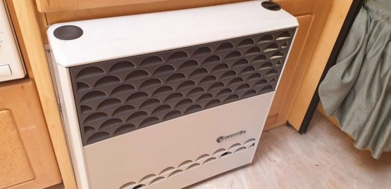                         Przyczepa Hobby 560 UL z przedsionkiem i daszkiem - zdjęcie 12
                        