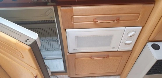                         Przyczepa Hobby 560 UL z przedsionkiem i daszkiem - zdjęcie 16
                        