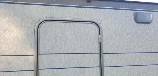                         Przyczepa Hobby 560 UL z przedsionkiem i daszkiem - zdjęcie 4
                        