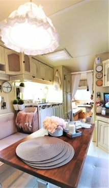                         Przyczepa Hobby Prestige 535 po kompletnej renowacji - zdjęcie 19
                        