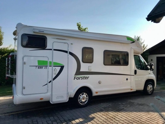                         Kamper Fiat Forster T699VB 6-cio osobowa półintegra - zdjęcie 1
                        