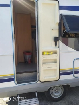                         Fiat Ducato Burstner 2,8 idtd 1999 rok. Podwójna klima! Wersja zimowa! - zdjęcie 11
                        